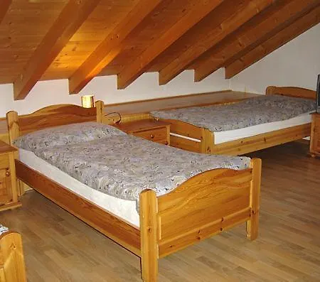 Gasthaus Chrona * Jenaz